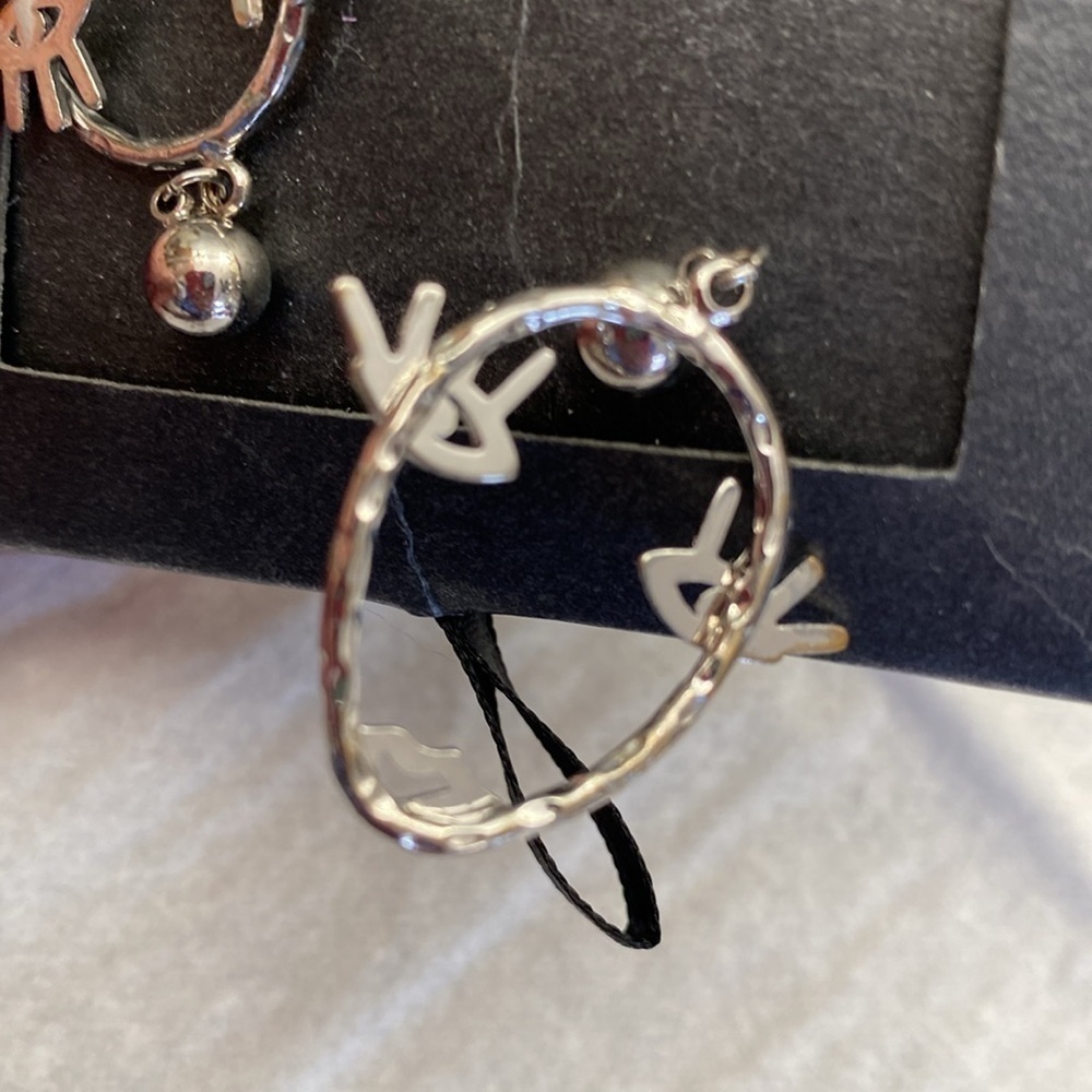 Secret Box Earrings Womens White Gold Dipped lashes lips lightweight stud back - Picture 2 of 6